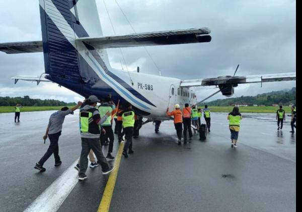 Pesawat SAM Air Tergelincir di Bandara Pattimura, Penyebabnya Ban Pecah Saat Mendarat 