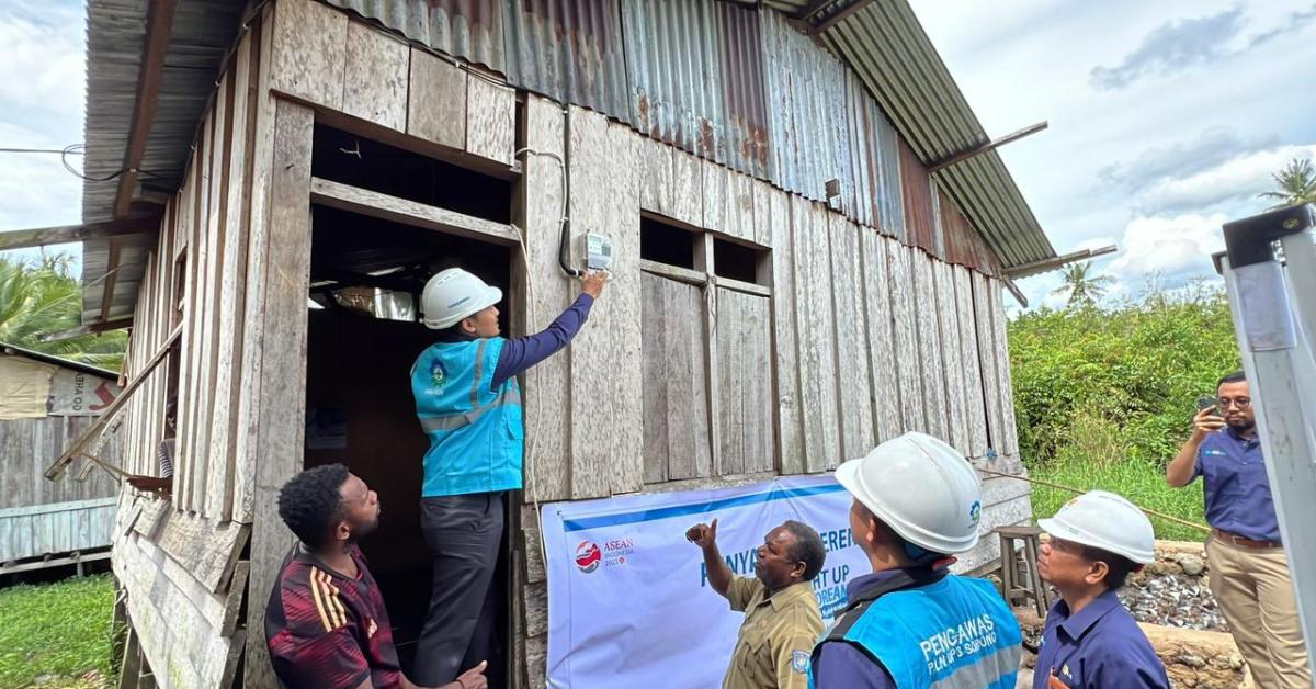 Bertahun-tahun Tak Bisa Nikmati Listrik, 3.024 Warga Dapat Bantuan Pasang Listrik dari Donasi Pegawai PLN