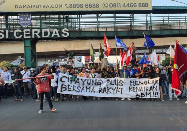 Plt Wali Kota Enggan Temui Massa Aksi, Ratusan Mahasiswa Marah dan Blokir Jalan Utama di Bekasi