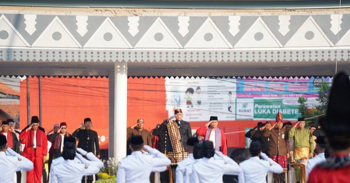 Peringatan Hari Lahir Pancasila 2023, Plt. Wali Kota Gunakan Baju Adat Lampung
