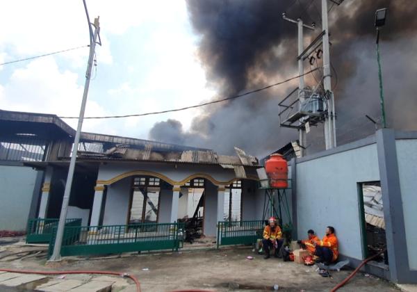 Polisi Seldiki Penyebab Kebakaran Gudang Limbah Plastik di Bantargebang Kota Bekasi