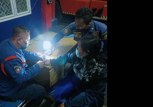 Tak Bisa Lepas Cincin di Jari Tangan, Warga Minta Bantu Petugas Damkar