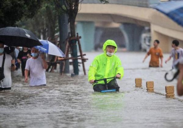 Jakarta Banjir, 50 Warga Pejaten Barat Mengungsi, 31 RT Tergenang