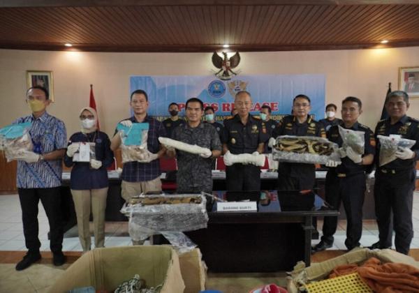 Bea Cukai dan BNN Temukan 2,9 Kilogram Narkoba di Dalam Jeriken