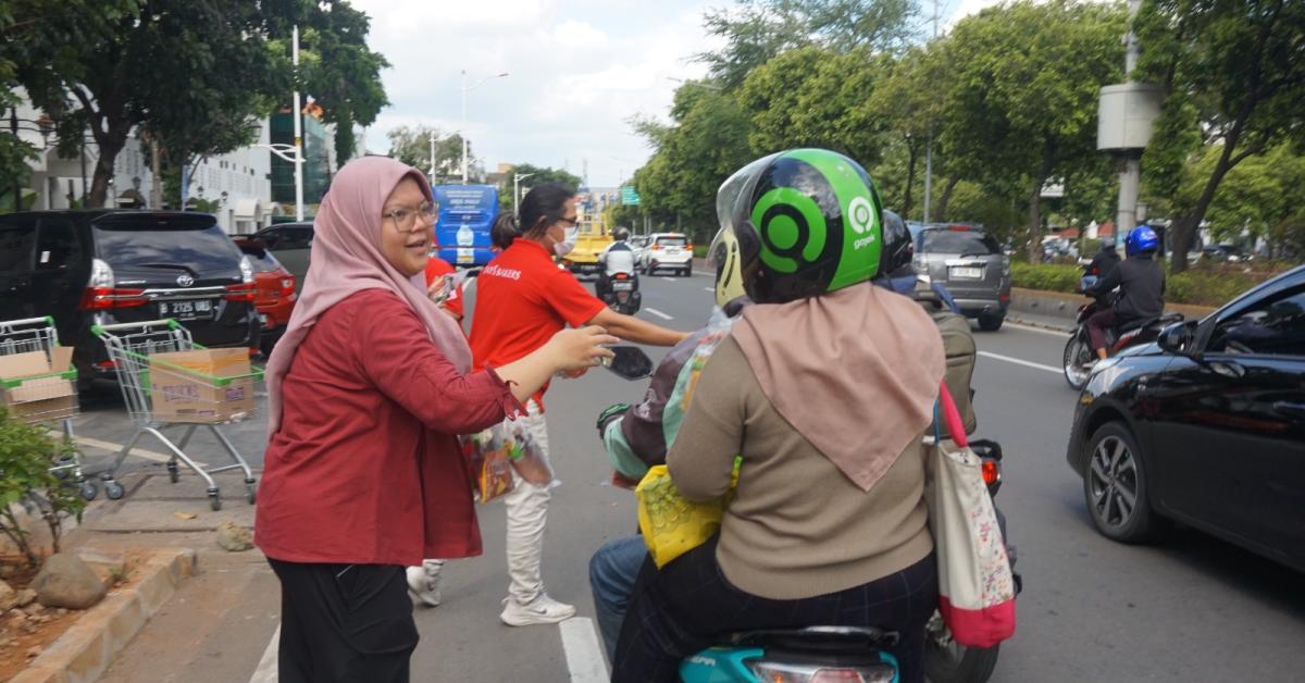 Rayakan Ramadan, TAYS Berbagi Paket Takjil  Bagi Pengguna Jalan dan Pengemudi Ojek Online 51bcc1fbcc206ebd24edf5794e1d2aa2.jpeg