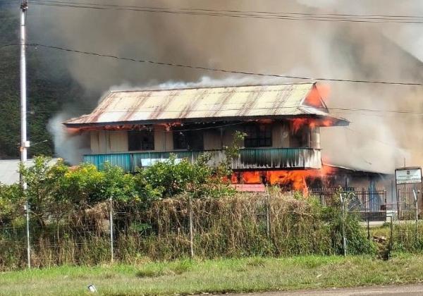 Kerusuhan Meledak di Dogiyai Papua, 69 Bangunan Dibakar dan 3 Personel TNI-Polri Terkena Panah 