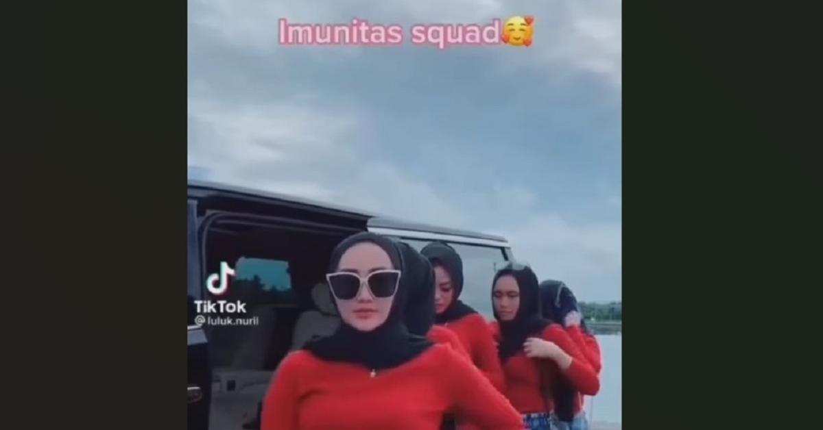 Busyet! Seleb Tiktok Luluk Nuril Liburan Naik Alphard Dikawal Patwal: Yang Gak Suka Pasti Bilang Kita Lebay.. 