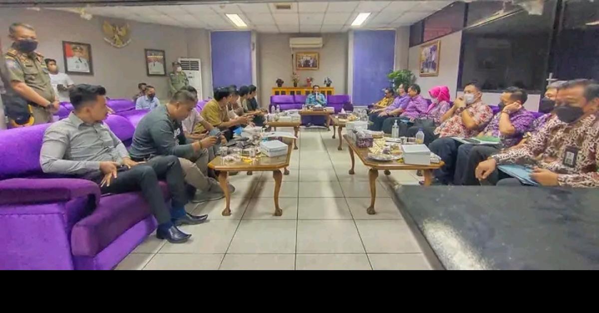 Dianggap Tak Layak, Puluhan Massa Geruduk Gedung Bupati Tangerang, Minta Lokasi RSUD Tigaraksa Dipindah 