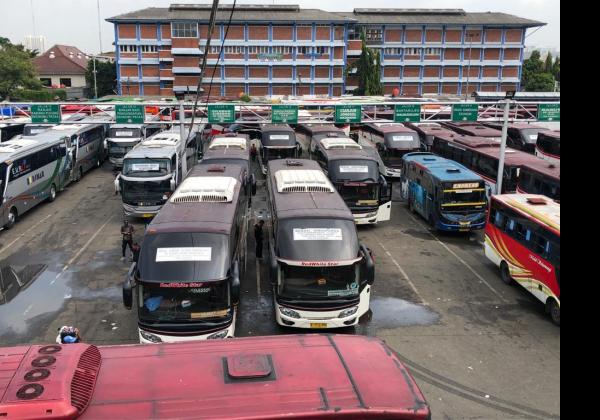 Terminal Bus Kota Bekasi Mengalami Lonjakan Jumlah Pemudik Mencapai 77 Persen