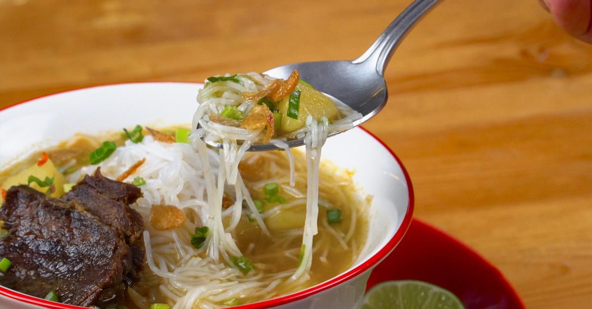 Nusantara mengenal Banyak Varian Soto, Satu diantaranya adalah Soto Padang, Ini dia Resep Membuat Soto Padang