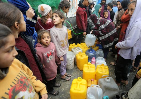 Setiap Hari Warga Gaza Minum Air yang Tidak Aman