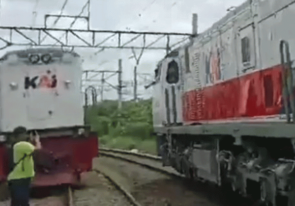 Rekam Kereta Bangunkata, Railfans Tewas Mengenaskan di Jatinegara