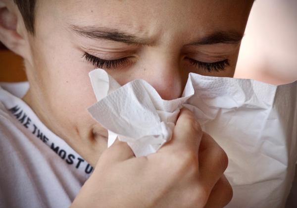 4 Bahaya Menutup Mulut dan Hidung saat Bersin: Salah Satunya Pecah Pembuluh Darah di Otak