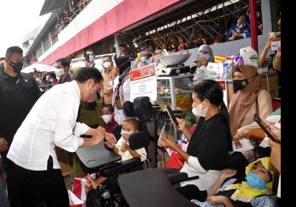 Disapa Jokowi, Senyum Penerima Manfaat Mengembang di Sudut-sudut Pasar Peterongan Semarang