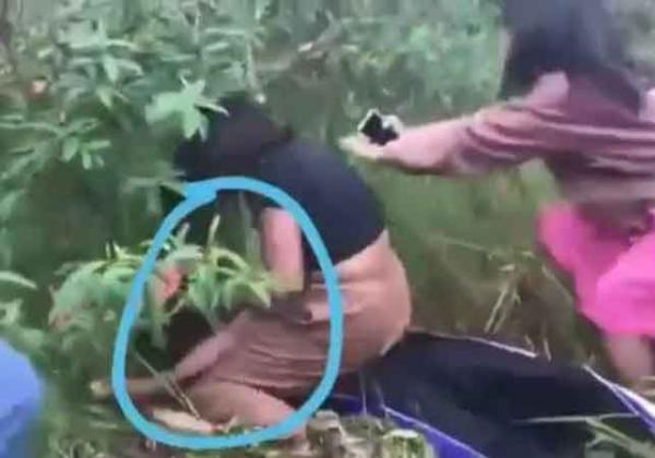 Dua Cewek ABG Duel Rebutan Cowok di Hutan, Videonya Viral di Medsos