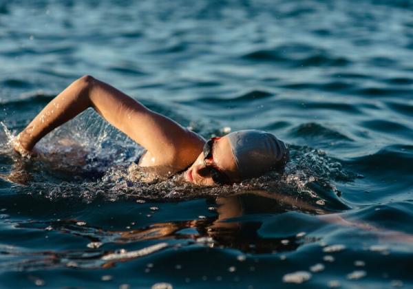 Manfaat Berenang, Benarkah Bisa Meningkatkan Kesehatan Fisik dan Mental?