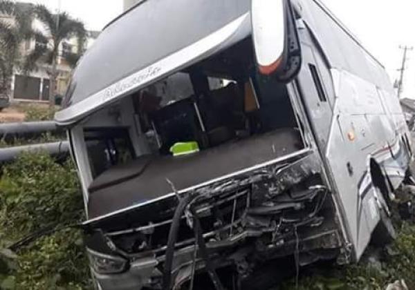 Bus Tabrak Truk di Tol Trans Sumatera, 1 Orang Tewas dan 8 Lainnya Luka-luka