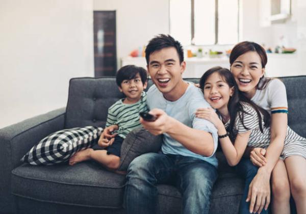 Ternyata Ini Rahasianya! Smart TV Bisa Bikin Kumpul Keluarga Menjadi Lebih Seru