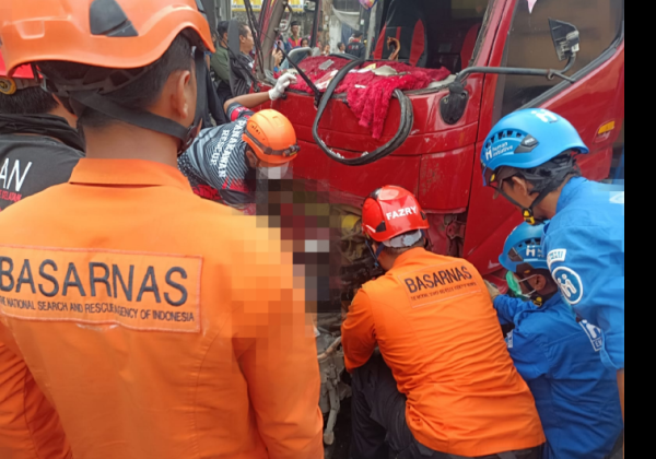 Truk Tangki Air Tabrak Pengguna Sepeda Motor di Bekasi, 1 Orang Meninggal Dunia