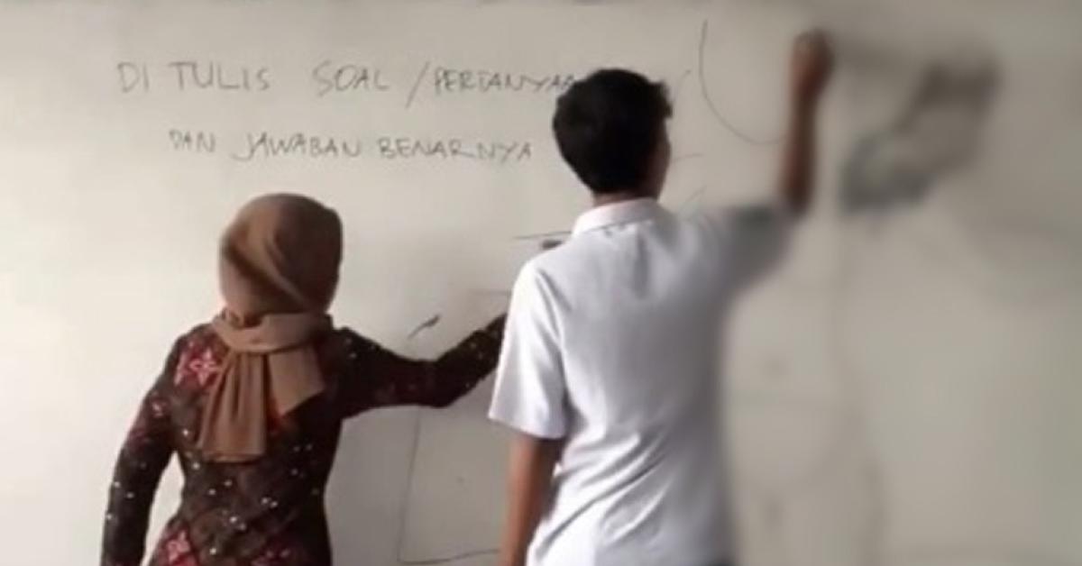 Pelecehan! Ibu Guru Ini Terpaksa Hapus Gambar Muridnya yang Tak Senonoh di Depan Kelas