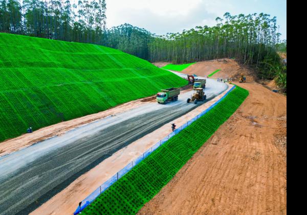 Brantas Abipraya Tingkatkan Infrastruktur Jalan di IKN