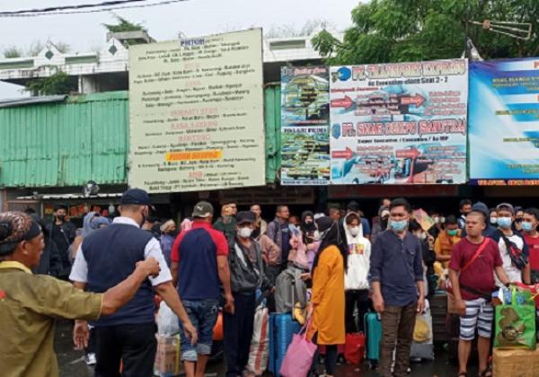 Bikin Resah Penumpang, Calo Tiket Bus di Terminal Bekasi Diamankan Polisi