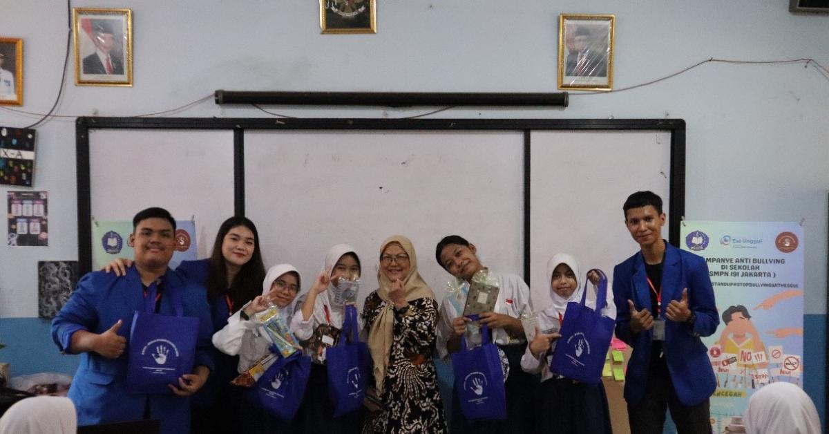 Mahasiswa ESA UNGGUL Gelar Kampanye Anti Bullying di Sekolah