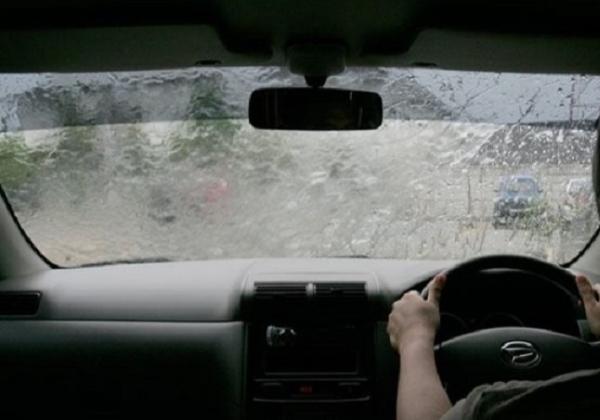 Tips Berkendara Aman dan Nyaman Ketika Hujan ala Daihatsu