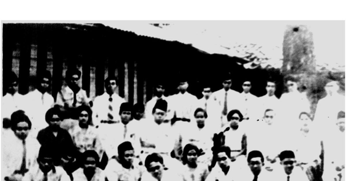 Tonggak Sumpah PemudaTahun 1928  Sejarah Indonesia Menyatukan Diri  Satu Tanah Air, Junjung Bahasa Persatuan Bahasa Indonesia 