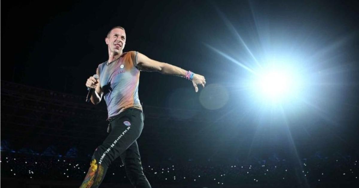 Chris Martin: Apa Kabar Kota Jakarta, Boleh Dong Pinjam Seratus