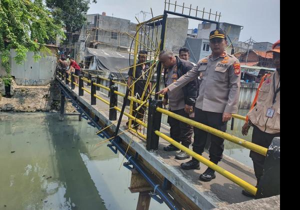 Sadis! Mayat Bayi Diduga Baru Lahir Ditemukan Mengambang di Kali Krukut Jakarta Barat