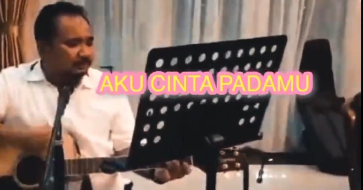 Keren! Gus Yaqut Nyanyi 'Aku Cinta Padamu' 