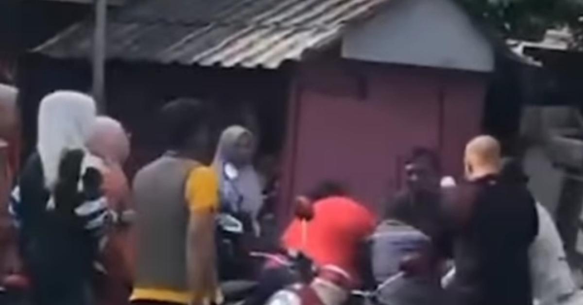  Dituduh Hendak Culik Anak TK, Wanita di Priok Dikeroyok Emak-emak