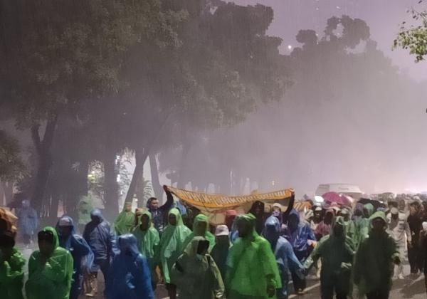 Massa Aksi 411 Membubarkan Diri, Personel Gabungan Bergerak Bersihkan Trotoar