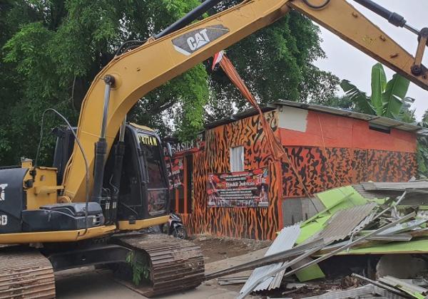 Puluhan Bangunan di Bantaran Kali Jati Dibongkar Pemkot Bekasi, Tapi Kok Posko Ormas Cuma Dilewati?