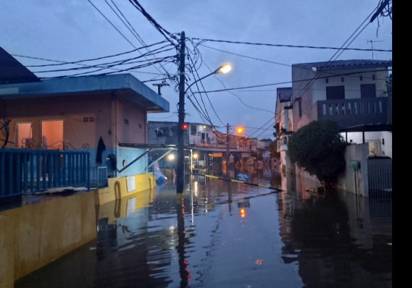 Hujan Lebat Sejak Siang Hari, Komplek Dosen Ikip Kota Bekasi Tergenang Banjir 