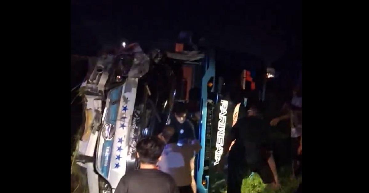 Detik-detik Proses Evakuasi Pelajar SMA 1 Sidoarjo, Korban Kecelakaan Bus di Tol Ngawi