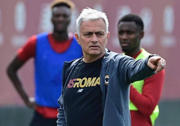 Rumor Jose Mourinho Akan Latih Timnas Portugal, Direktur AS Roma Membantah