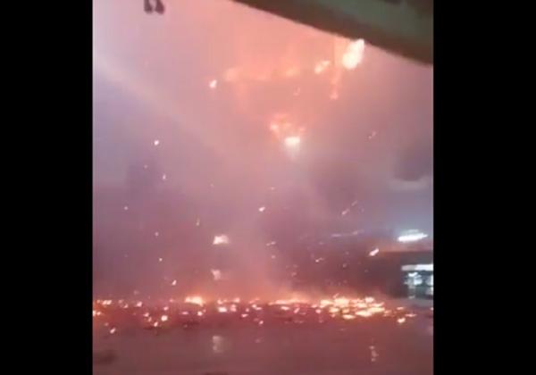 Mencekam! Begini Suasana di Dalam Masjid Jakarta Islamic Center yang Terbakar