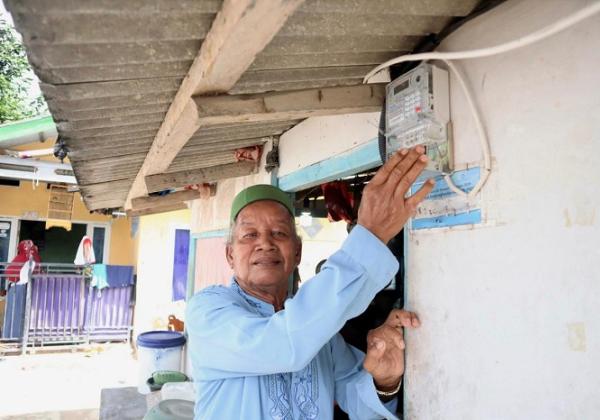 HUT RI Ke 77, 102 Rumah Nyalakan Listrik Gratis PLN di Lampung