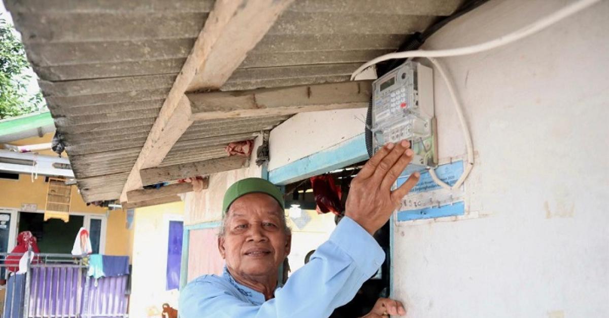 HUT RI Ke 77, 102 Rumah Nyalakan Listrik Gratis PLN di Lampung