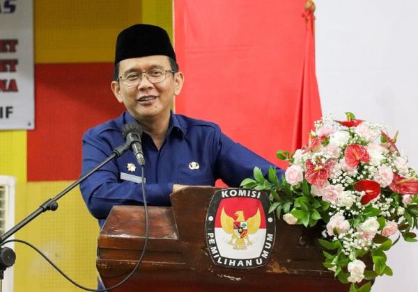 Ratusan Anggota PPS Kabupaten Bekasi Dilantik, Dani Ramdan Minta KPU Antisipasi Hal Ini