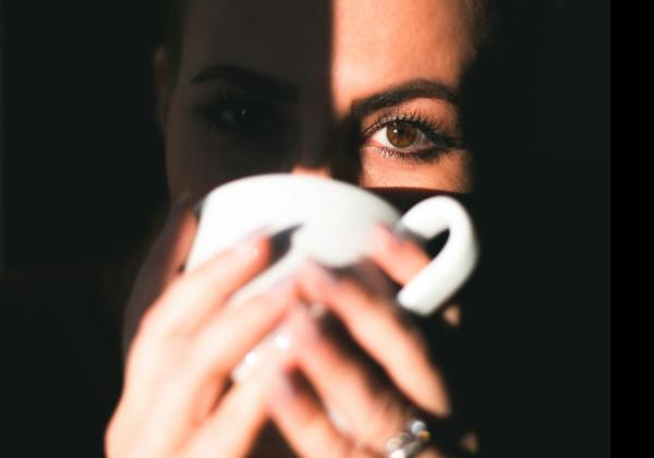 Ibu Hamil Boleh Minum Kopi? Kenali Dulu Risiko Keguguran akibat Kafein