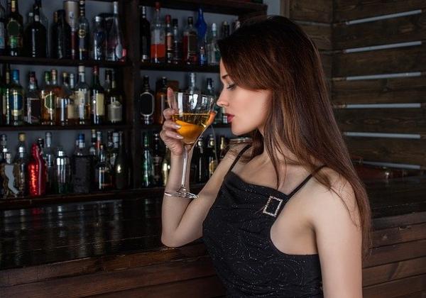 Orang Rusia Terbiasa Konsumsi Minuman Alkohol, Sekarang Stoknya Menipis