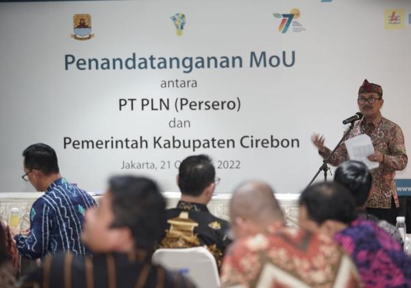 Pacu Ekonomi Masyarakat, PLN dan Pemkab Cirebon Teken Kerja Sama Kelistrikan hingga Layanan Internet 