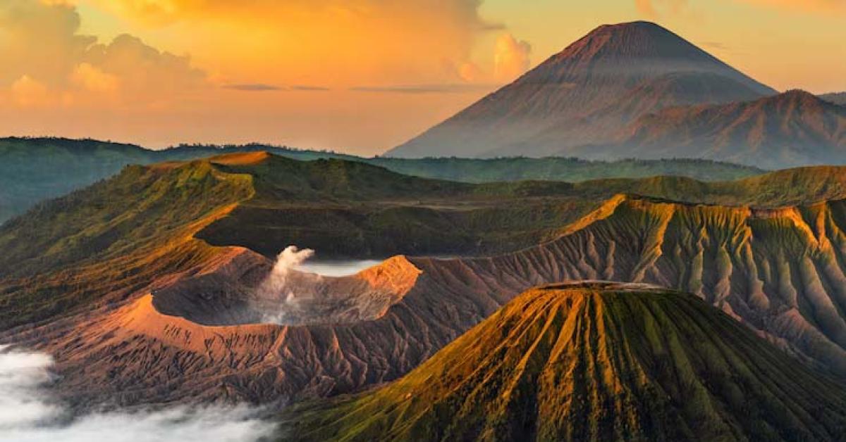 Gunung Lawu: Keindahan Alam dan Mitos di Puncak Jawa Tengah