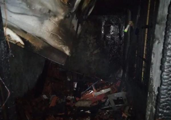 Sebuah Rumah Ludes Terbakar di Bekasi Barat Akibat Arus Pendek Listrik, Kerugian Ditaksir Puluhan Juta 