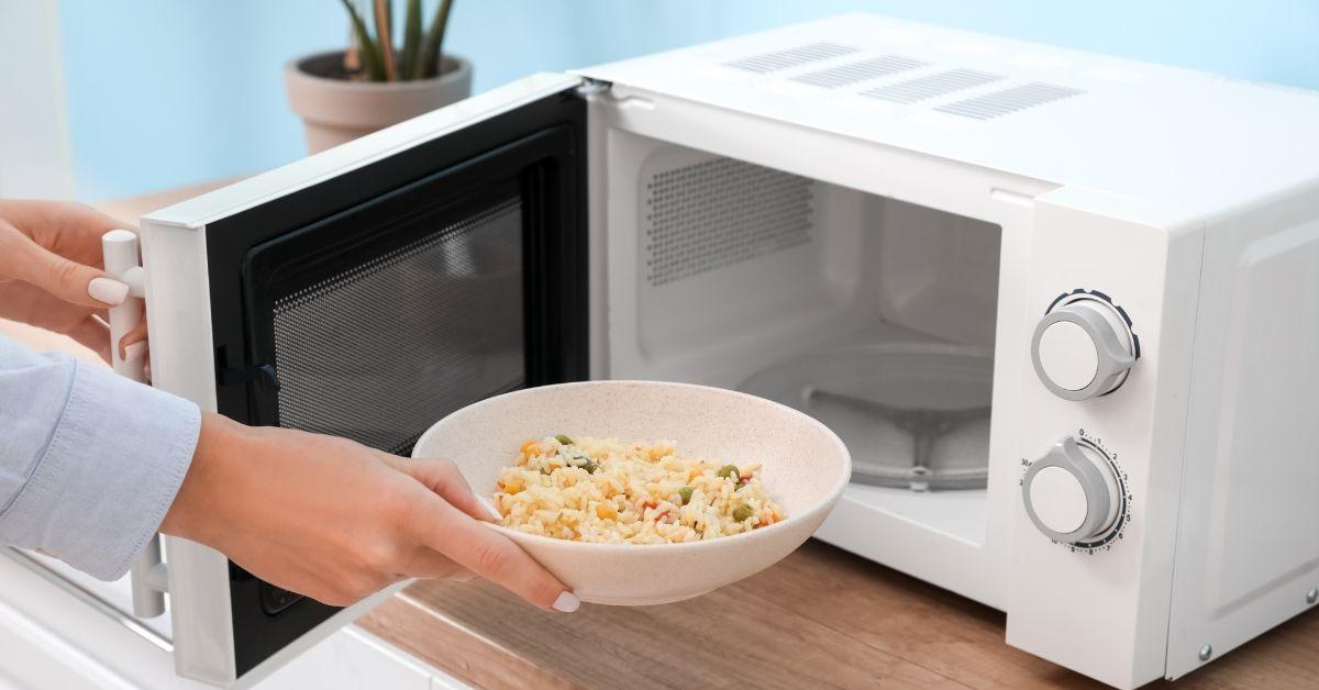 Mengenal Microwave Oven: Manfaat, Kelebihan, Cara Menggunakan, dan Tipe-tipenya