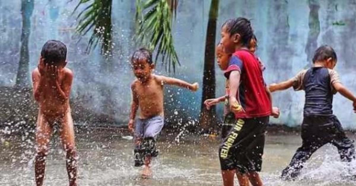   8 Khasiat Mandi Air Hujan yang Penuh Rahmat, Simak Apa Saja Manfaatnya 