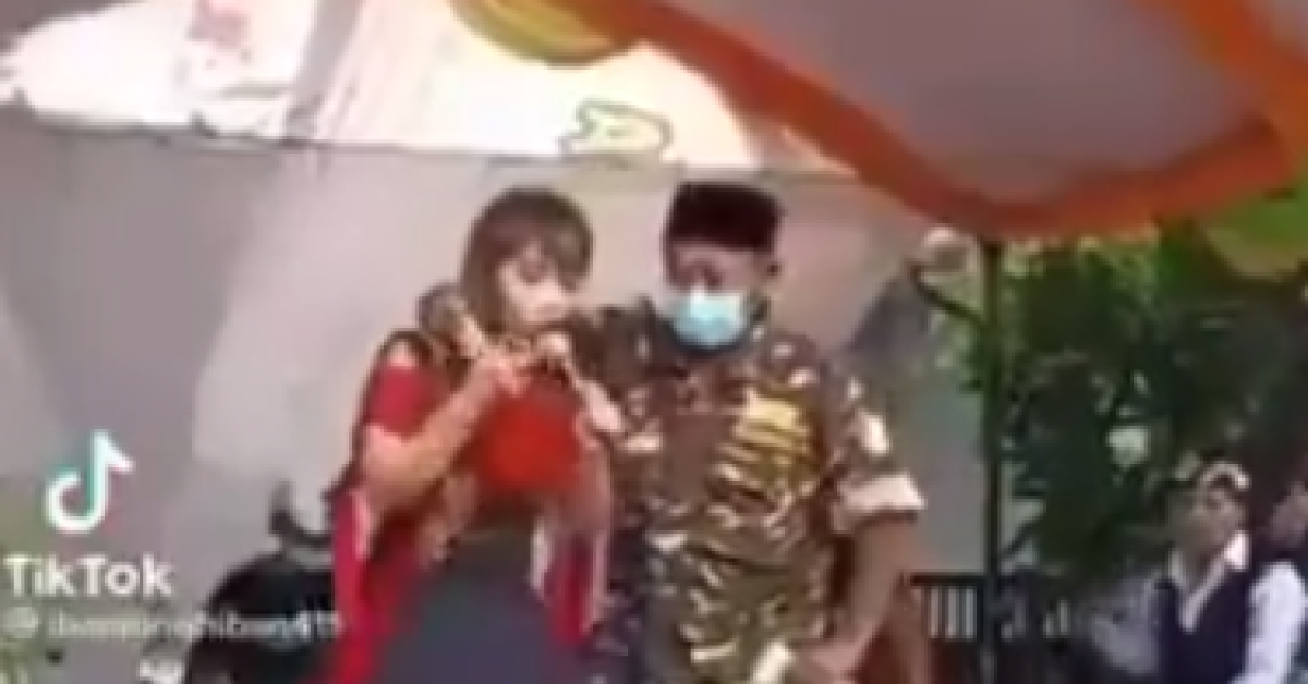 Geger Diduga Oknum Banser Asyik Joget Bareng Biduan, Warganet: Pengajian Dibubarin, Dangdutan Dikerubutin